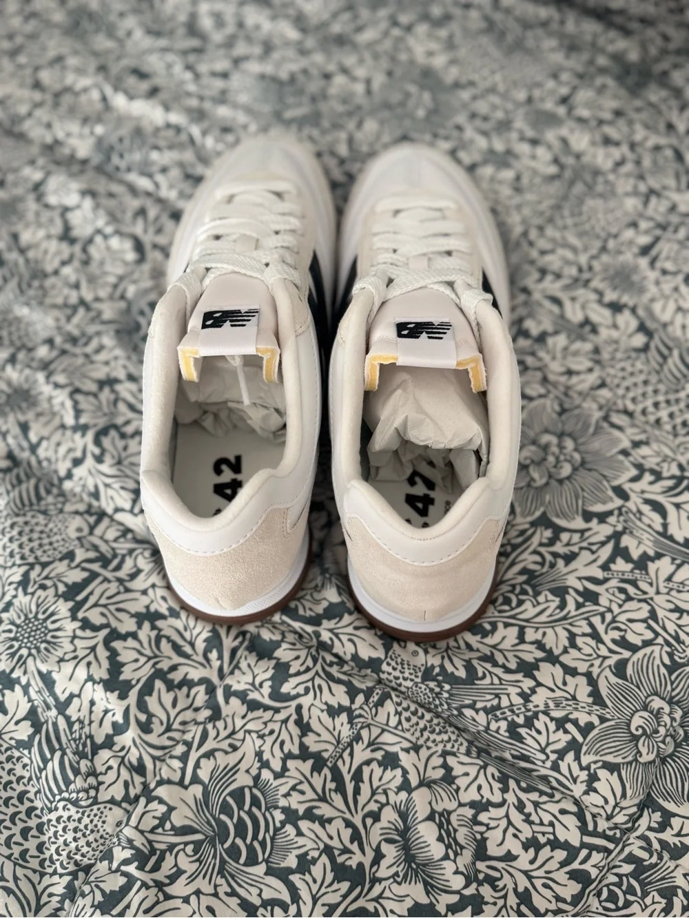 New Balance Men’s Cream & navy RC-42 Trainer